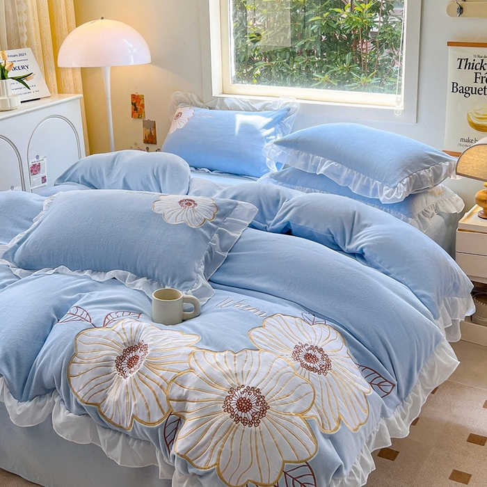 91家纺网 家纺一手货源 找家纺 木子家纺 2025新款半亩花田牛奶绒四件套 杜若蓝