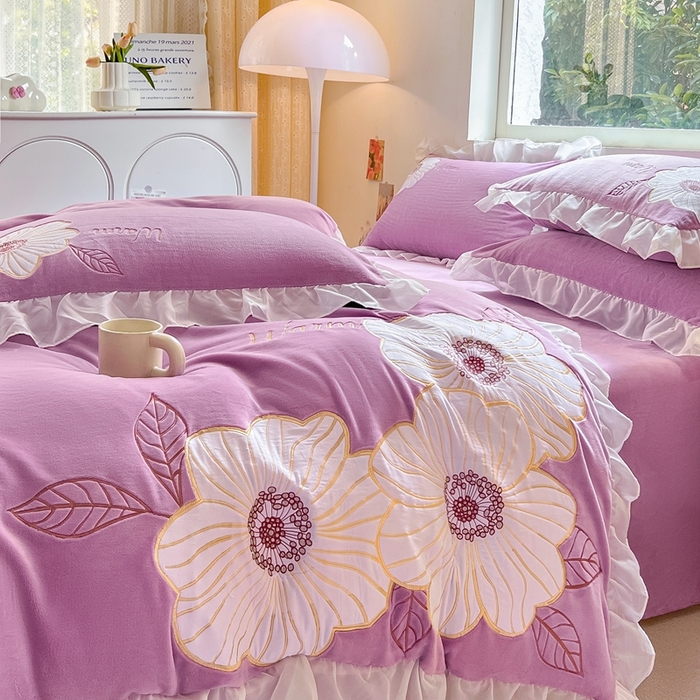 91家纺网 家纺一手货源 找家纺 木子家纺 2025新款半亩花田牛奶绒四件套 暮山紫