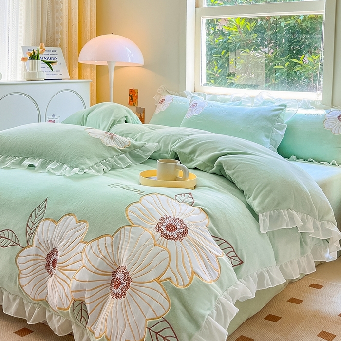 91家纺网 家纺一手货源 找家纺 木子家纺 2025新款半亩花田牛奶绒四件套 若草绿