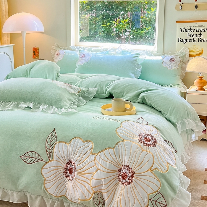 91家纺网 家纺一手货源 找家纺 木子家纺 2025新款半亩花田牛奶绒四件套 若草绿