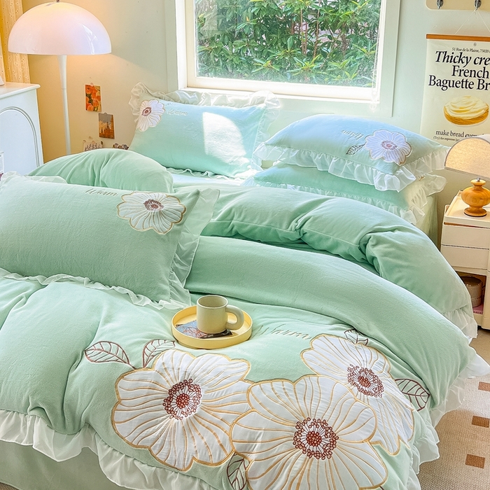 91家纺网 家纺一手货源 找家纺 木子家纺 2025新款半亩花田牛奶绒四件套 若草绿