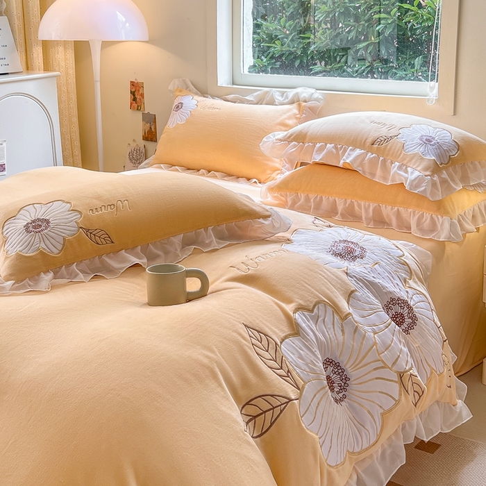 91家纺网 家纺一手货源 找家纺 木子家纺 2025新款半亩花田牛奶绒四件套 秋香黄