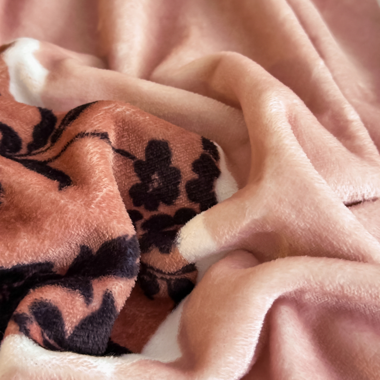 91家纺网 家纺一手货源 找家纺 凤杰家纺 2025新款加厚牛奶绒床盖四件套 爱慕