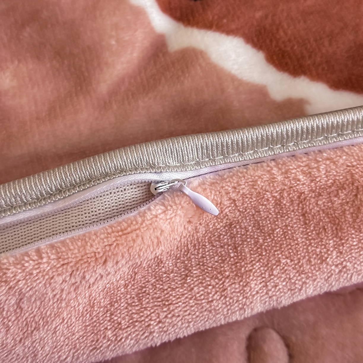 91家纺网 家纺一手货源 找家纺 凤杰家纺 2025新款加厚牛奶绒床盖四件套 爱慕