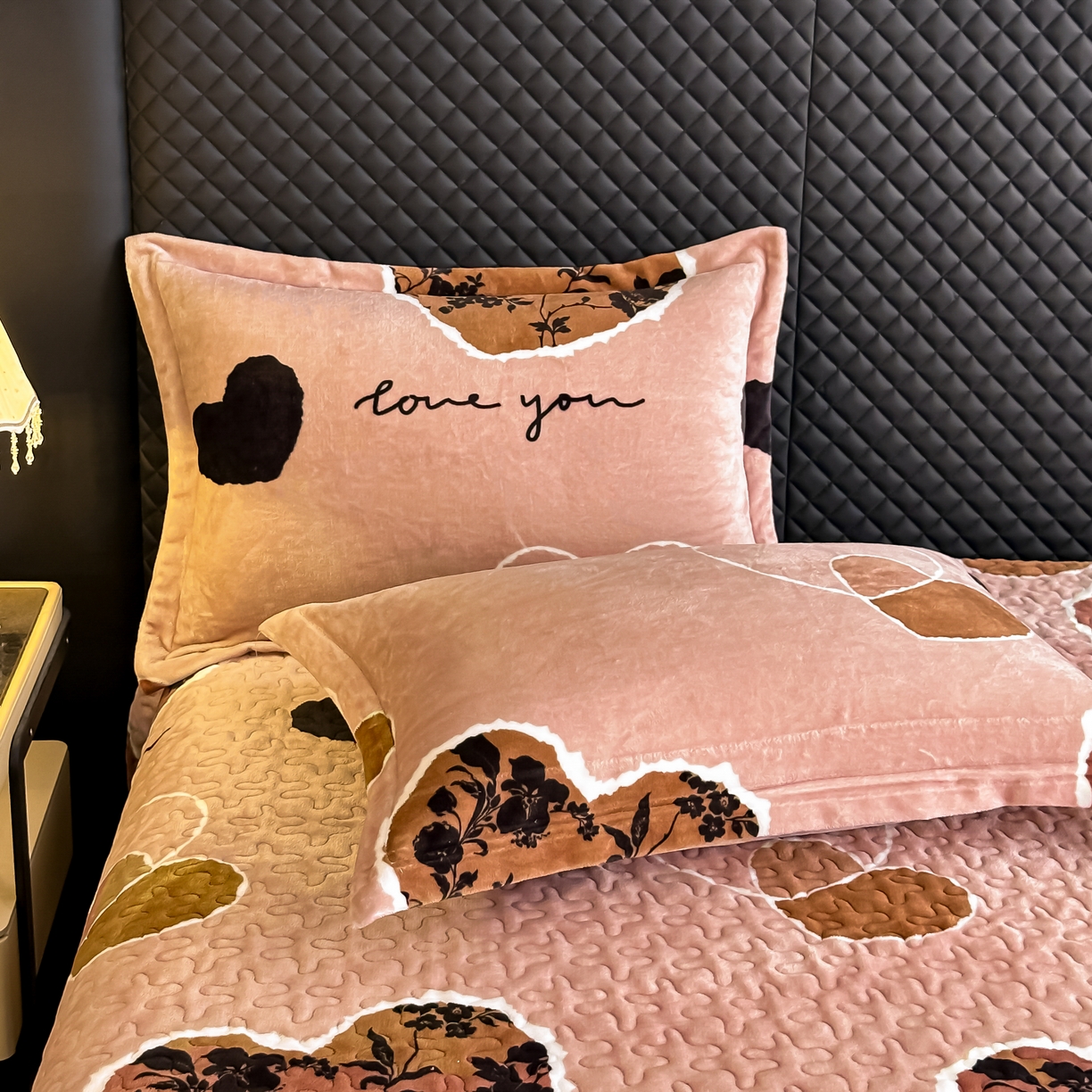 91家纺网 家纺一手货源 找家纺 凤杰家纺 2025新款加厚牛奶绒床盖四件套 爱慕