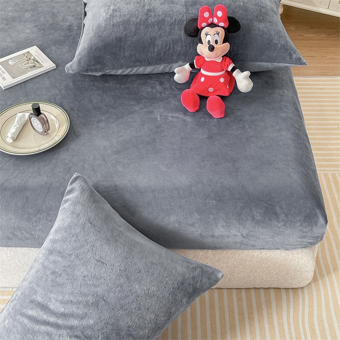 91家纺网 家纺一手货源 找家纺 莎臣豹 2025水晶绒短毛绒跑量款纯色床笠可配二三件套 水晶绒床笠时尚灰-浅灰