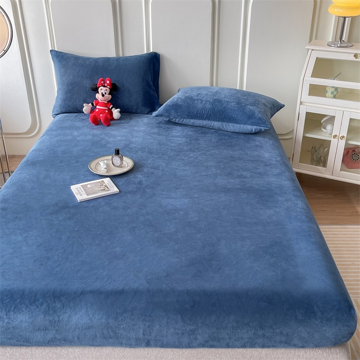 91家纺网 家纺一手货源 找家纺 莎臣豹 2025水晶绒短毛绒跑量款纯色床笠可配二三件套 水晶绒床笠宝蓝