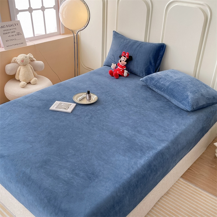 91家纺网 家纺一手货源 找家纺 莎臣豹 2025水晶绒短毛绒跑量款纯色床笠可配二三件套 水晶绒床笠宝蓝