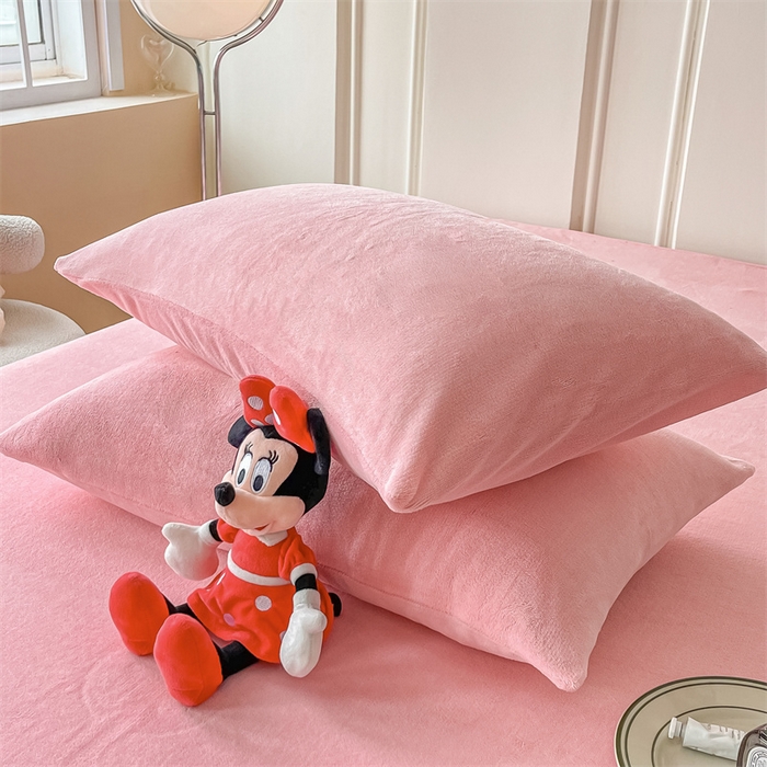 91家纺网 家纺一手货源 找家纺 莎臣豹 2025水晶绒短毛绒跑量款纯色床笠可配二三件套 水晶绒床笠公主粉