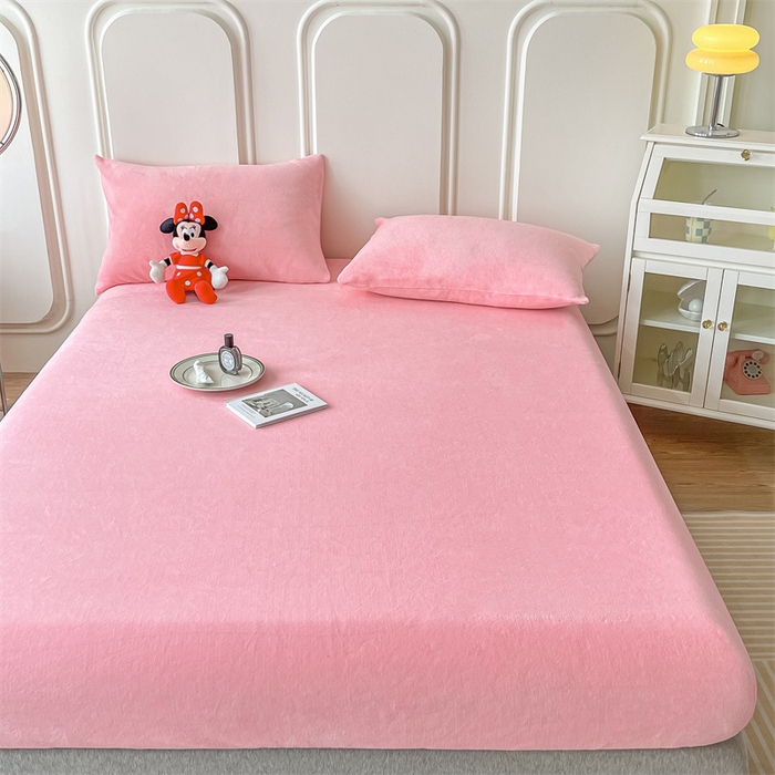 91家纺网 家纺一手货源 找家纺 莎臣豹 2025水晶绒短毛绒跑量款纯色床笠可配二三件套 水晶绒床笠公主粉