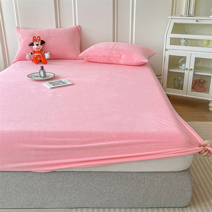 91家纺网 家纺一手货源 找家纺 莎臣豹 2025水晶绒短毛绒跑量款纯色床笠可配二三件套 水晶绒床笠公主粉