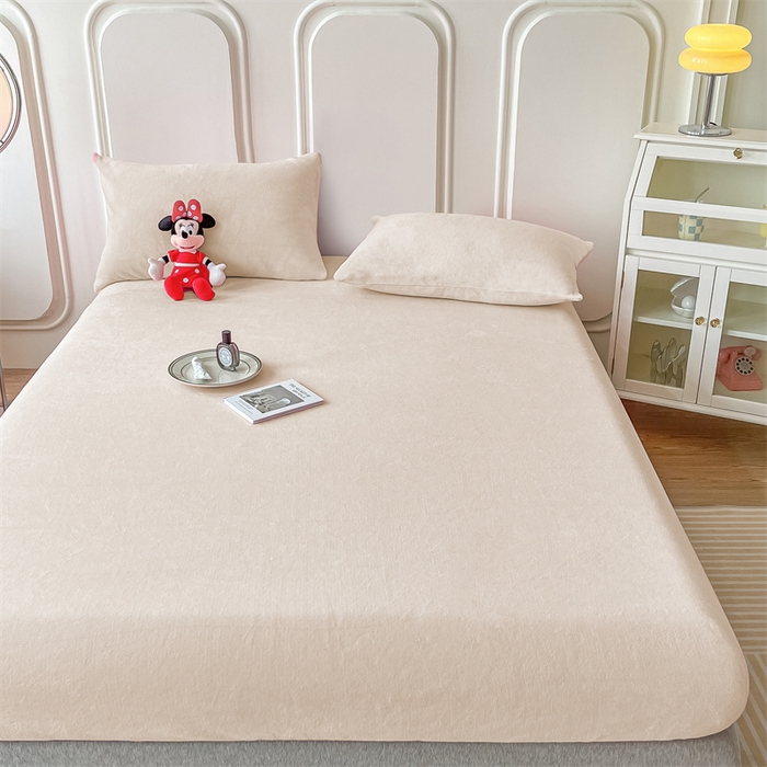 91家纺网 家纺一手货源 找家纺 莎臣豹 2025水晶绒短毛绒跑量款纯色床笠可配二三件套 水晶绒床笠米色