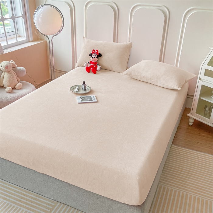 91家纺网 家纺一手货源 找家纺 莎臣豹 2025水晶绒短毛绒跑量款纯色床笠可配二三件套 水晶绒床笠米色