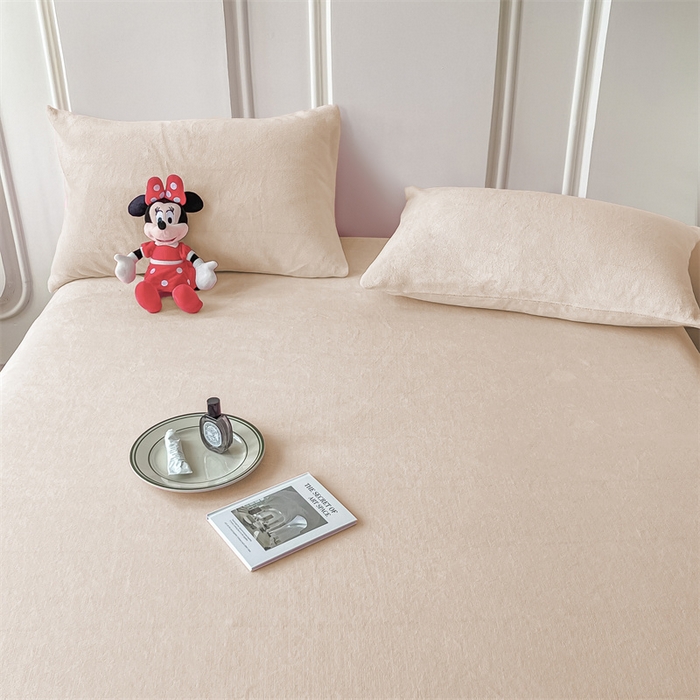 91家纺网 家纺一手货源 找家纺 莎臣豹 2025水晶绒短毛绒跑量款纯色床笠可配二三件套 水晶绒床笠米色