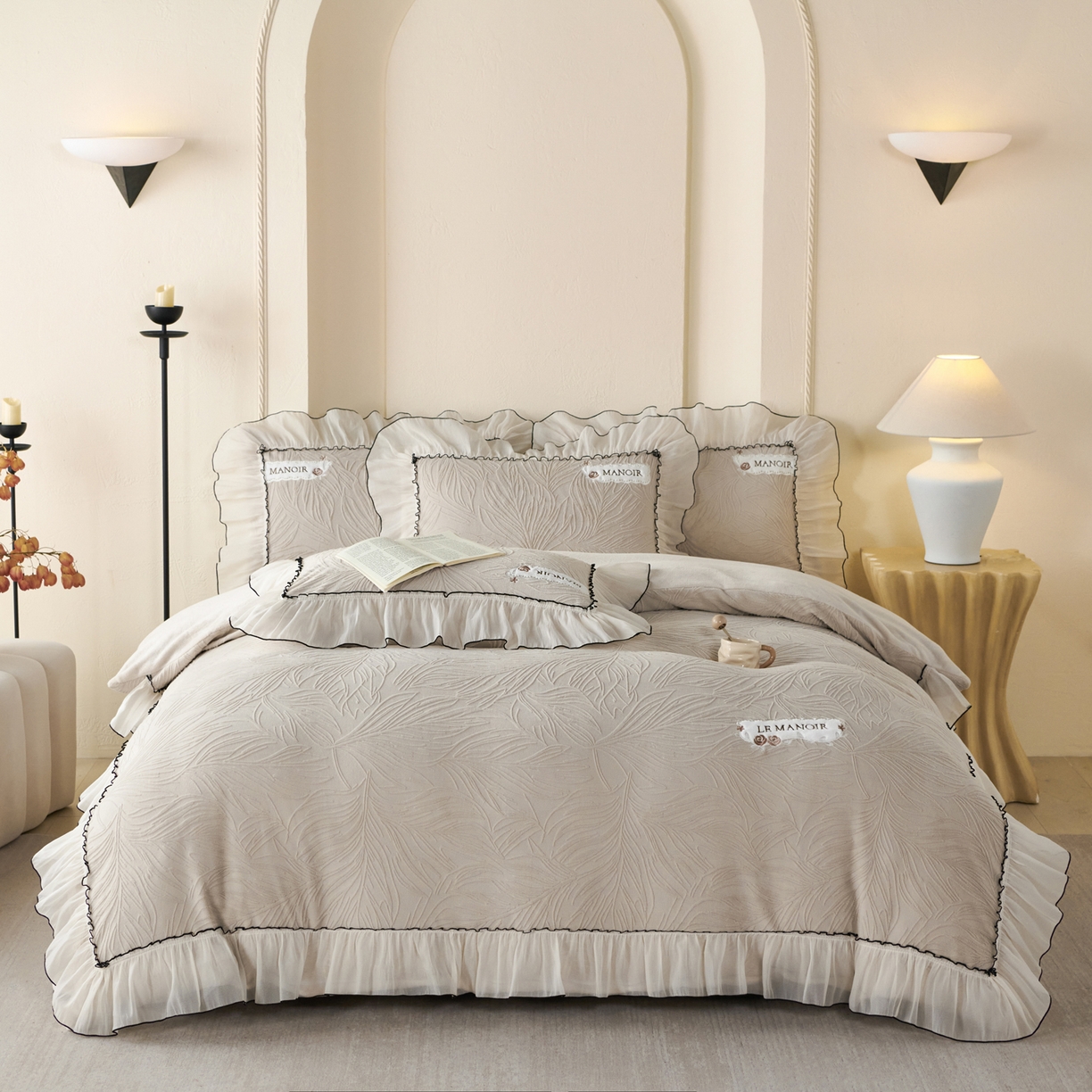 91家纺网 家纺一手货源 找家纺 青竹苑 2025新款雕花牛奶绒夹棉床盖款四件套 森野-浅灰