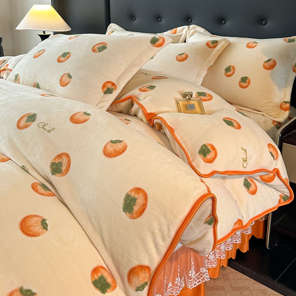 91家纺网 家纺一手货源 找家纺 凤杰家纺 2025新款加厚牛奶绒床盖四件套 柿柿如意