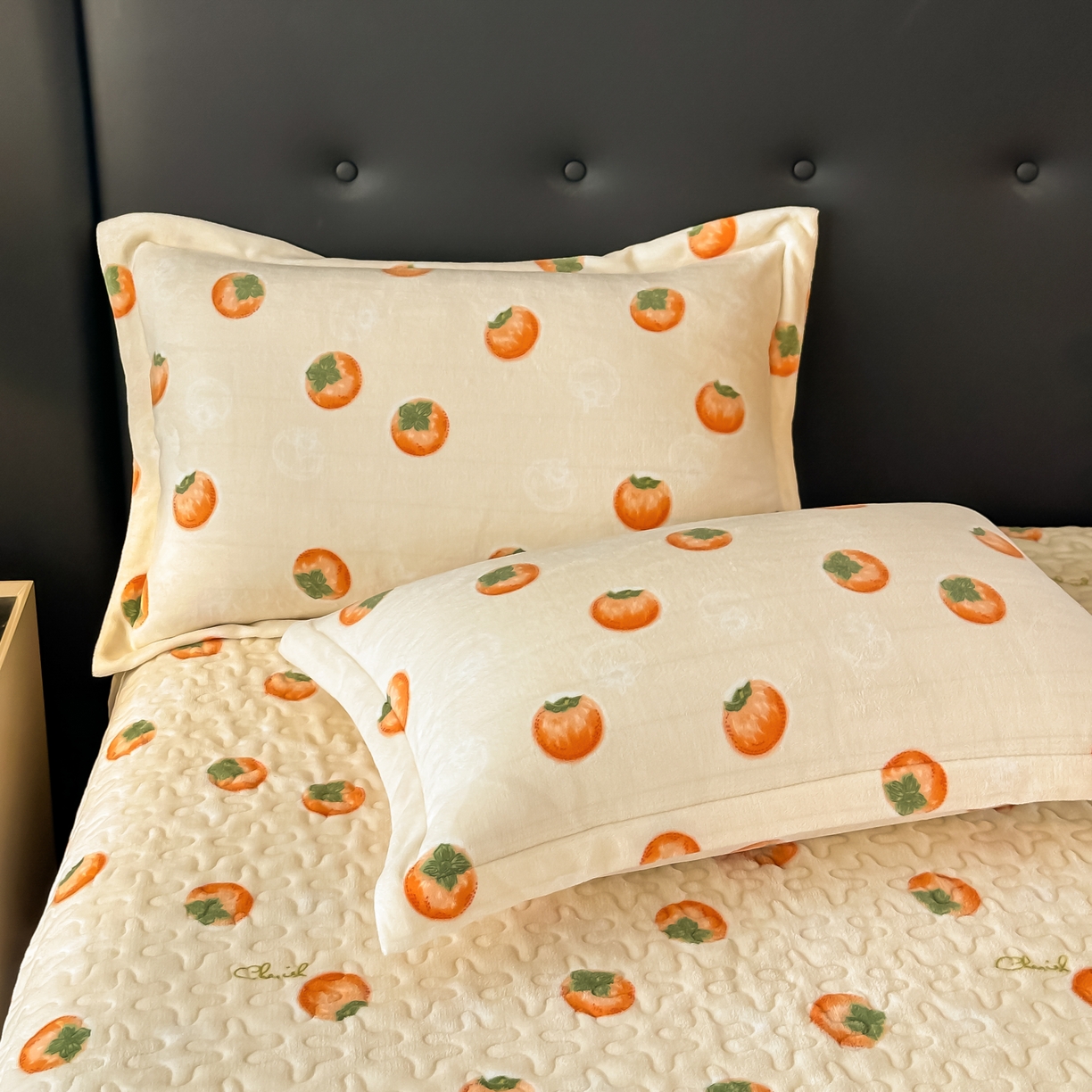 91家纺网 家纺一手货源 找家纺 凤杰家纺 2025新款加厚牛奶绒床盖四件套 柿柿如意