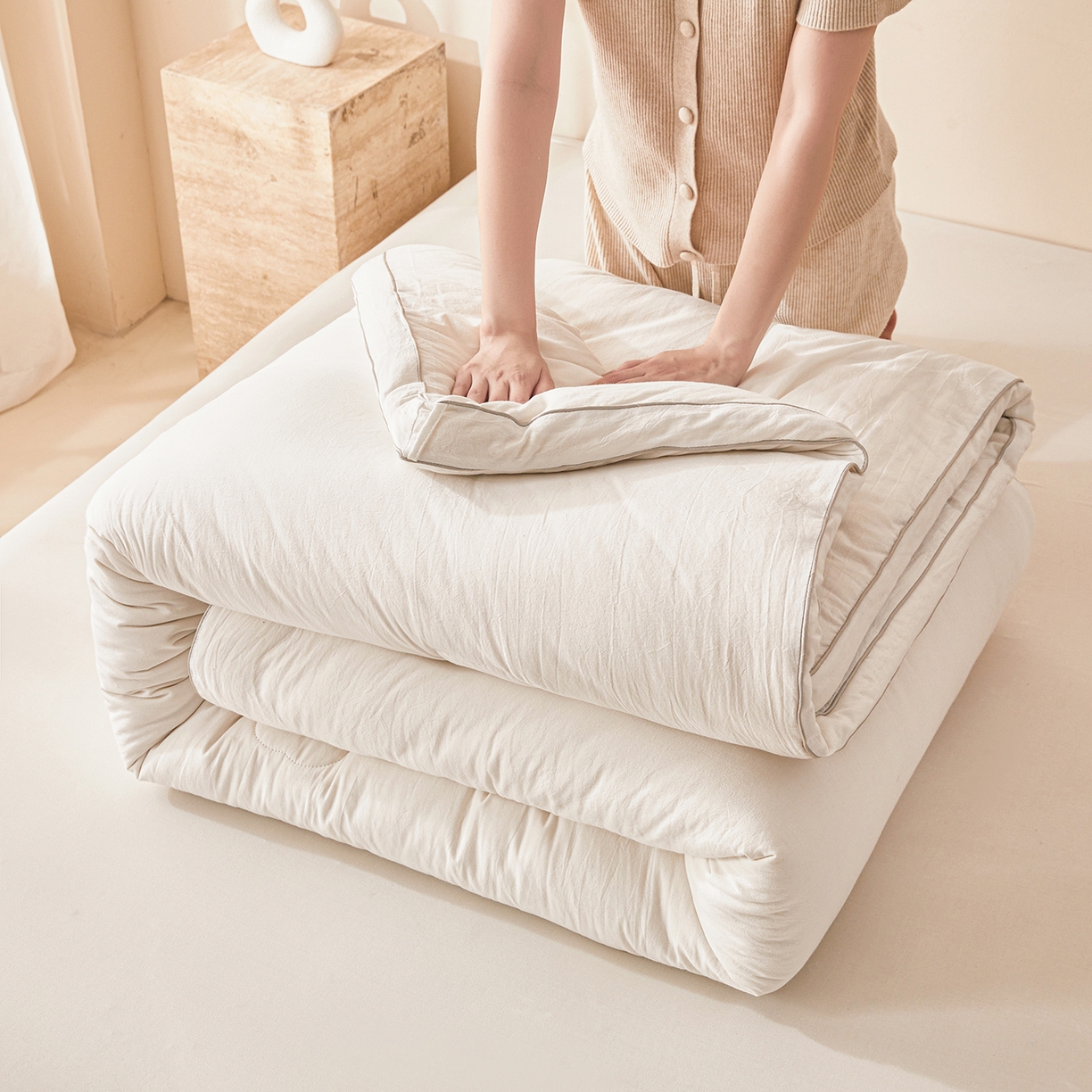 91家纺网 家纺一手货源 找家纺 西域种棉人 2025新款新疆纯棉花被子带皱手工水洗棉冬被被芯春秋被四季用盖被 简语被子-白