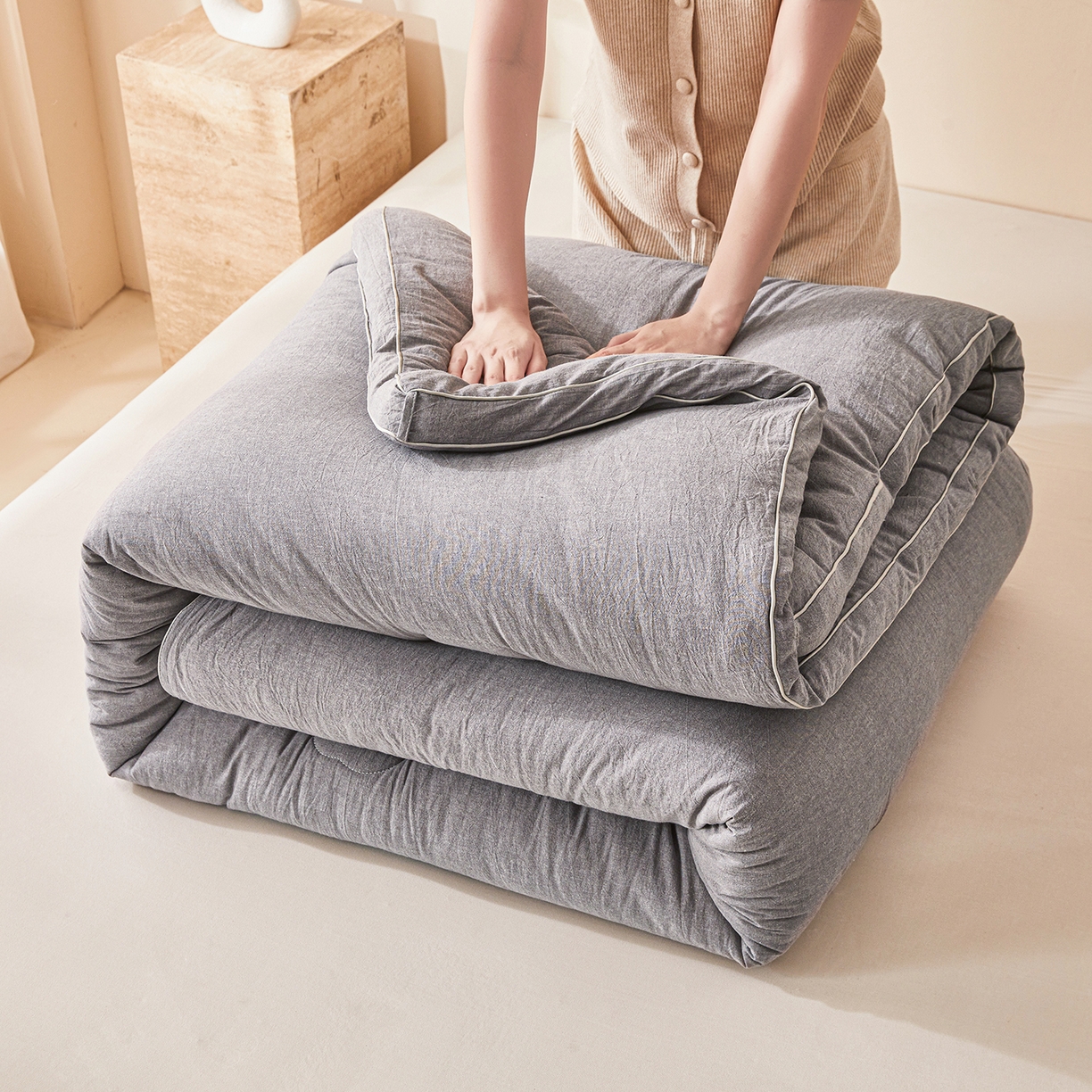 91家纺网 家纺一手货源 找家纺 西域种棉人 2025新款新疆纯棉花被子带皱手工水洗棉冬被被芯春秋被四季用盖被 简语被子-灰