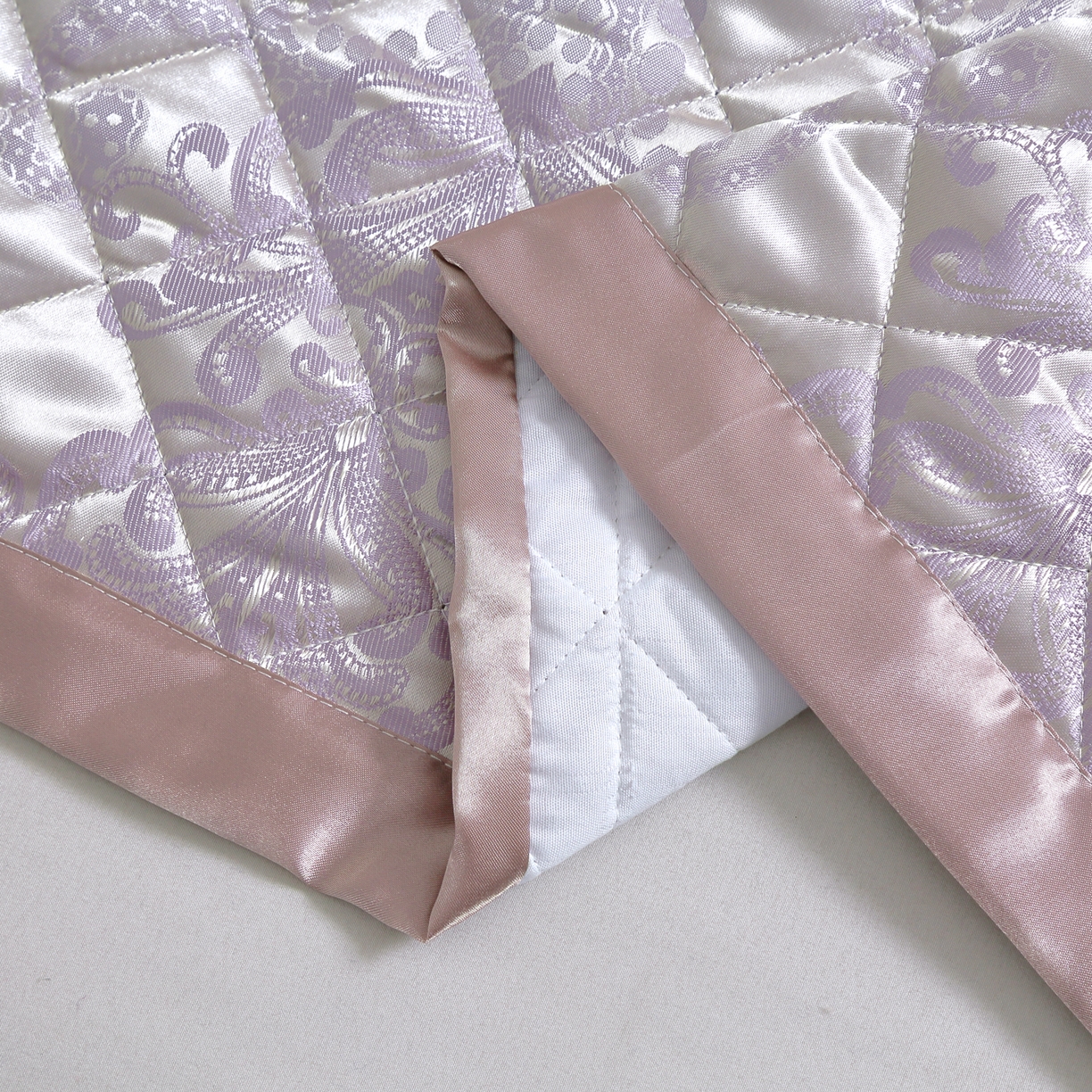 91家纺网 家纺一手货源 找家纺 雅绅阁 2025新款仿真丝贡缎提花床盖三件套 紫气东来