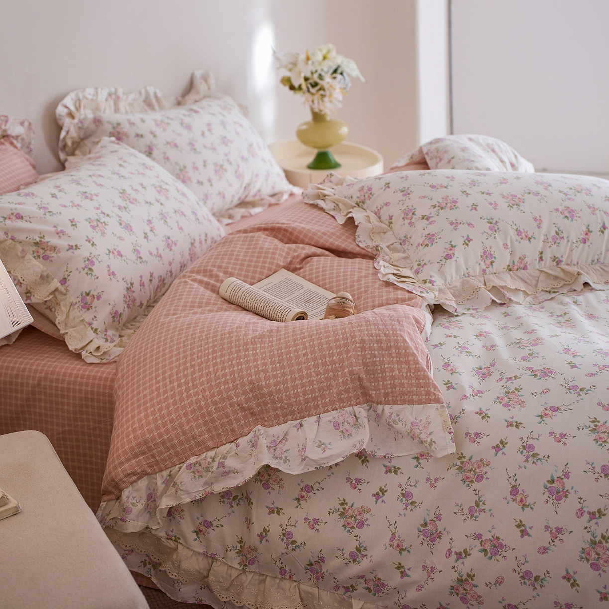 91家纺网 家纺一手货源 找家纺 清雅福 2025春夏新品全棉13372法式双层花边系列四件套 伊人飘香