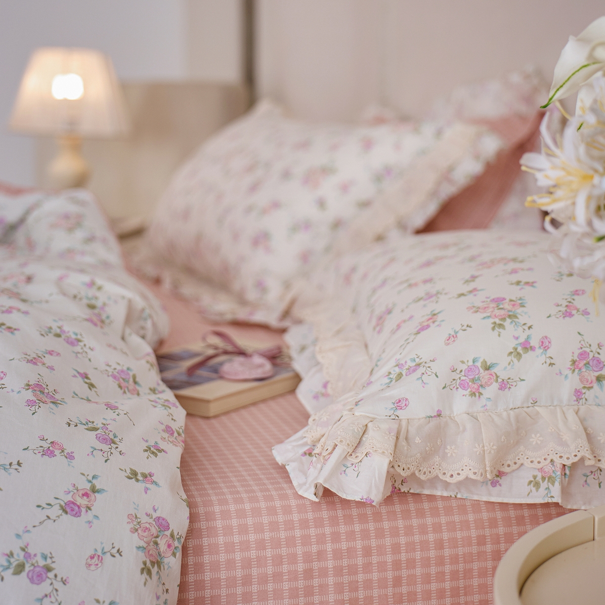 91家纺网 家纺一手货源 找家纺 清雅福 2025春夏新品全棉13372法式双层花边系列四件套 伊人飘香