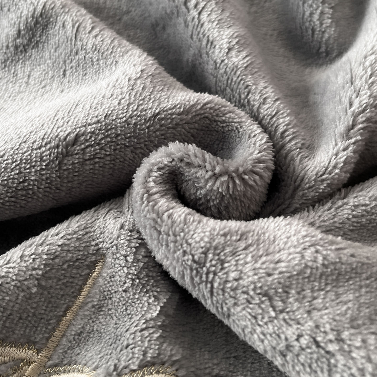 91家纺网 家纺一手货源 找家纺 （总）苏源家居 2025新款冬季轻奢风刺绣牛奶绒四件套-永恒