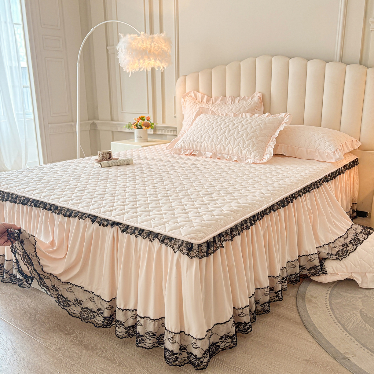 91家纺网 家纺一手货源 找家纺 （总）笠裙家纺 2025新款蕾丝水洗棉夹棉加厚单床裙-繁星