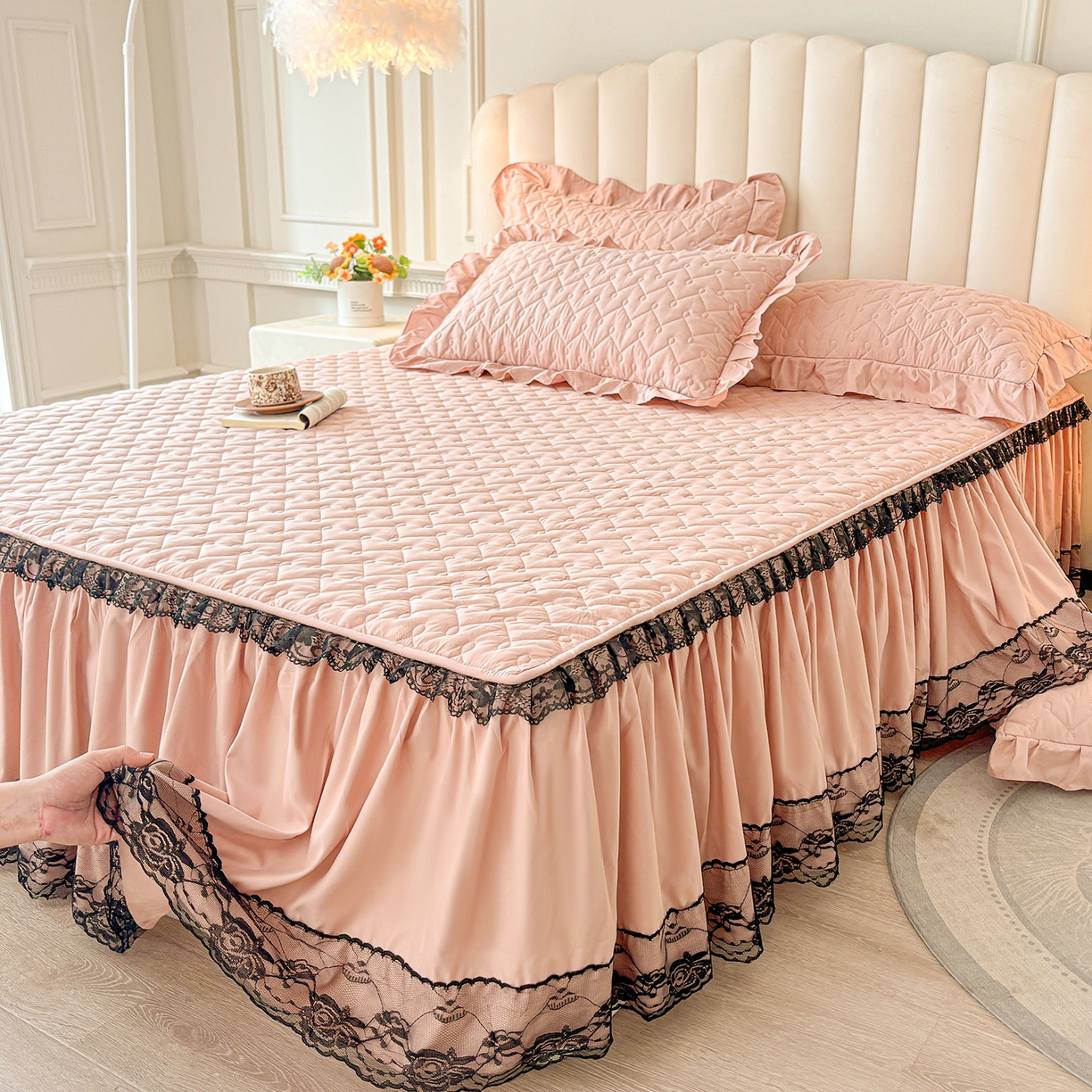 91家纺网 家纺一手货源 找家纺 （总）笠裙家纺 2025新款蕾丝水洗棉夹棉加厚单床裙-繁星