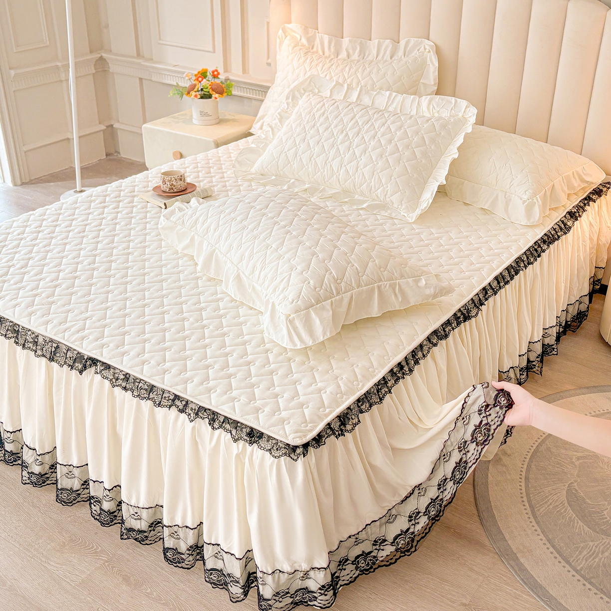 91家纺网 家纺一手货源 找家纺 （总）笠裙家纺 2025新款蕾丝水洗棉夹棉加厚单床裙-繁星