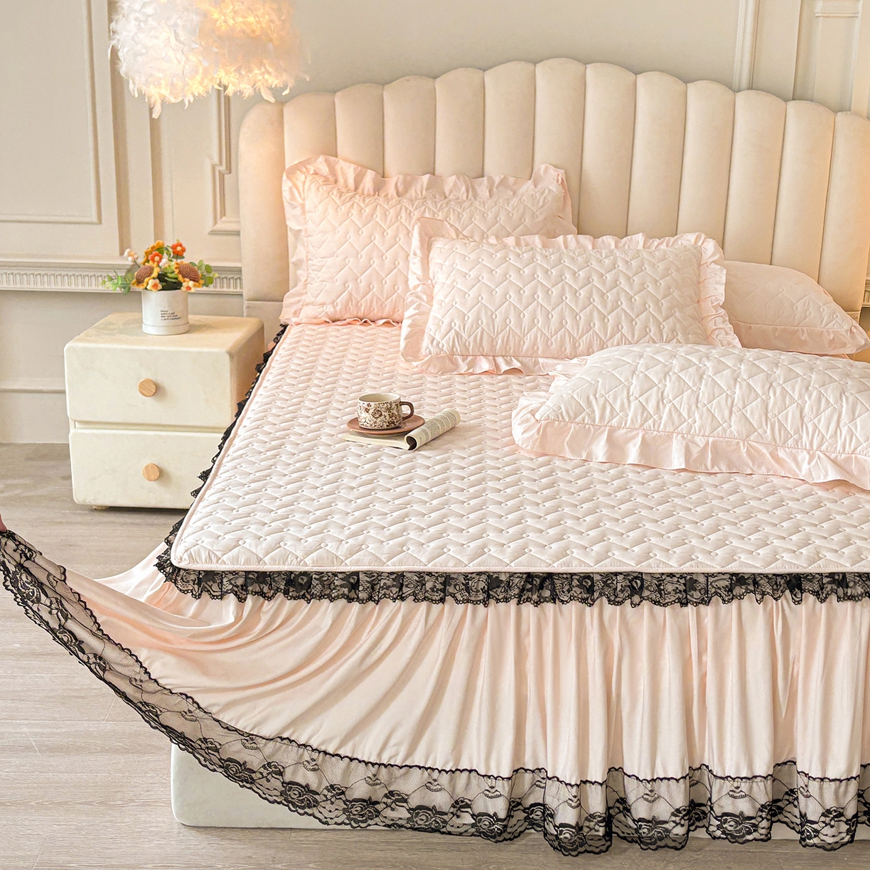 91家纺网 家纺一手货源 找家纺 笠裙家纺 2025新款蕾丝水洗棉夹棉加厚单床裙-繁星 繁星-玫瑰粉