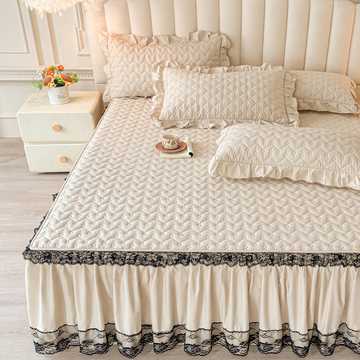 91家纺网 家纺一手货源 找家纺 笠裙家纺 2025新款蕾丝水洗棉夹棉加厚单床裙-繁星 繁星-浅咖