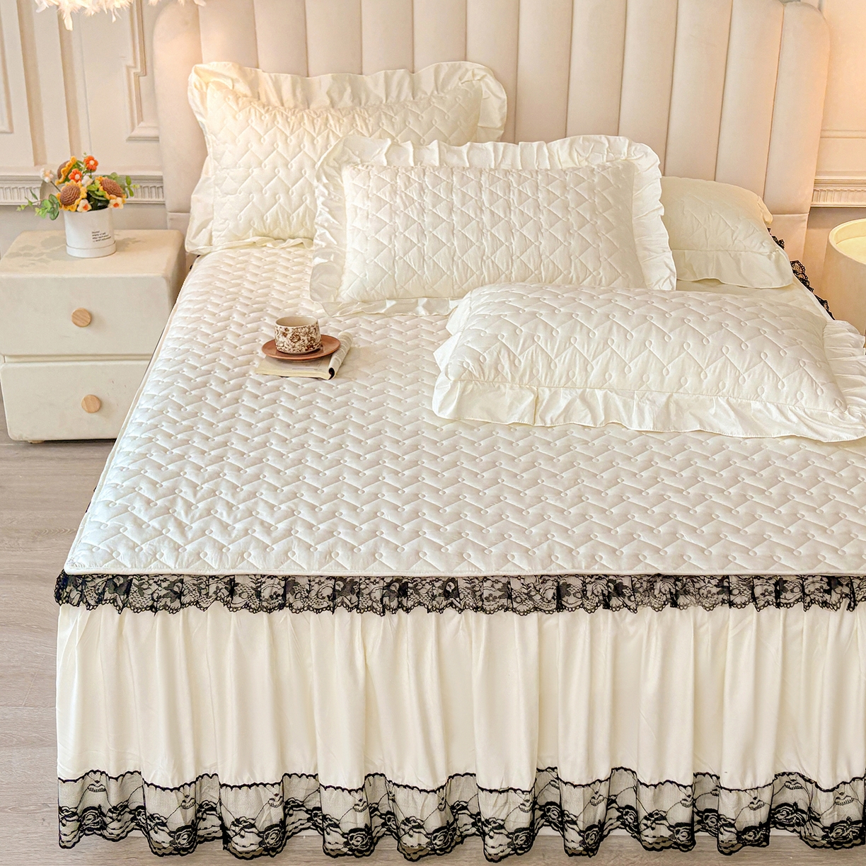 91家纺网 家纺一手货源 找家纺 笠裙家纺 2025新款蕾丝水洗棉夹棉加厚单床裙-繁星 繁星-米白