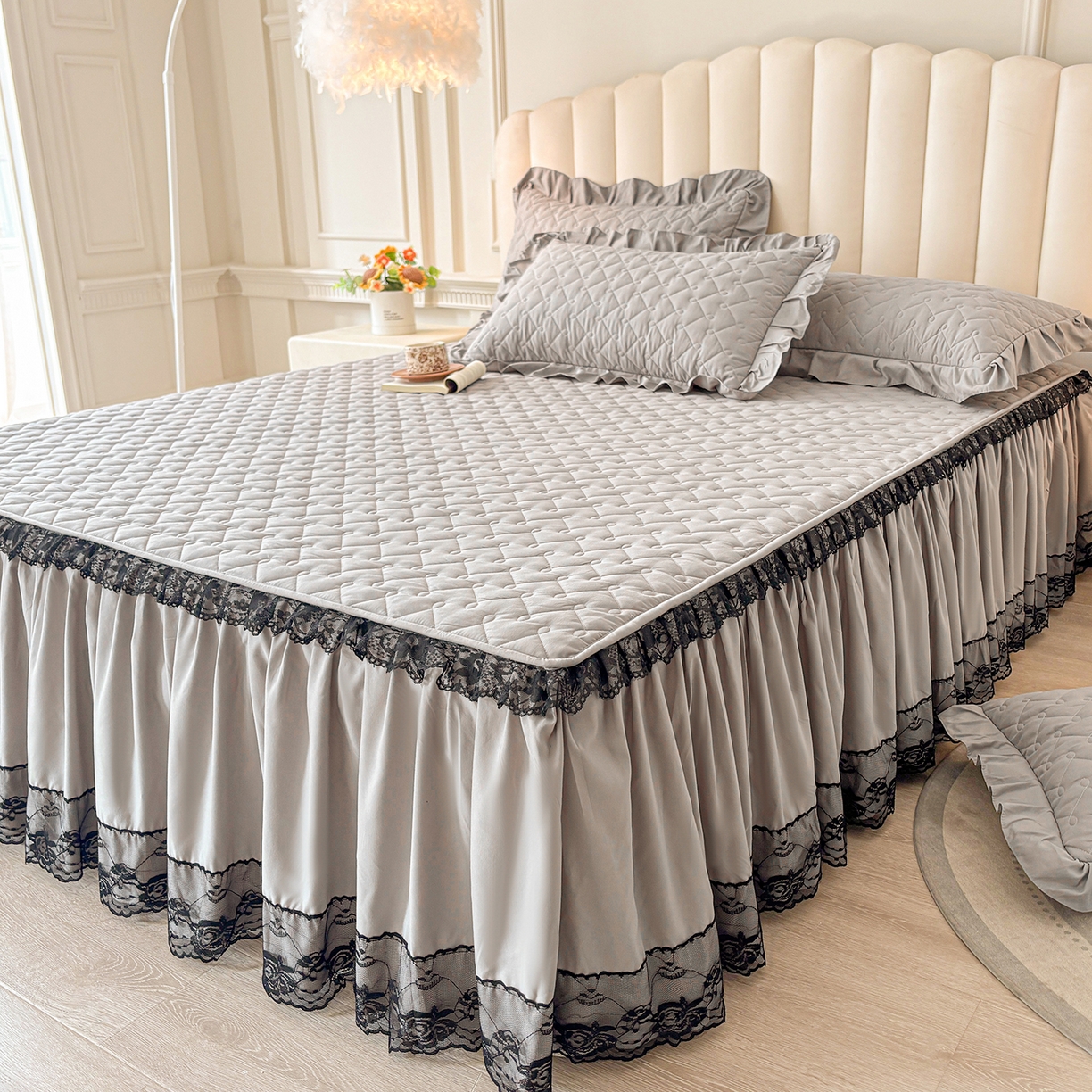 91家纺网 家纺一手货源 找家纺 笠裙家纺 2025新款蕾丝水洗棉夹棉加厚单床裙-繁星 繁星-浅灰