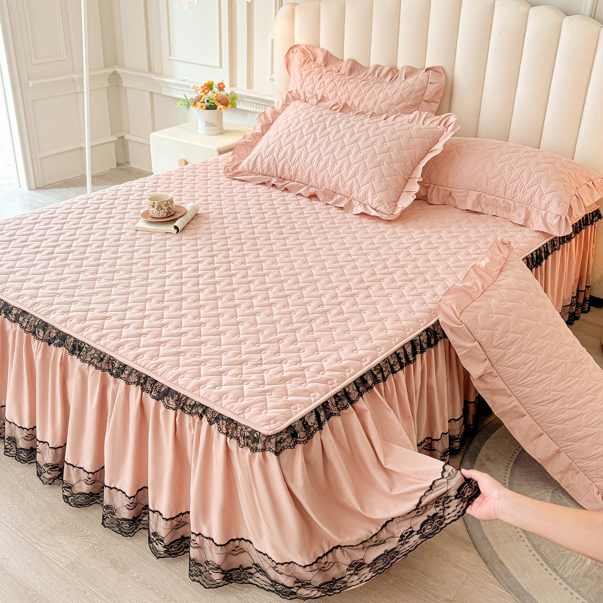 91家纺网 家纺一手货源 找家纺 笠裙家纺 2025新款蕾丝水洗棉夹棉加厚单床裙-繁星 繁星-豆沙