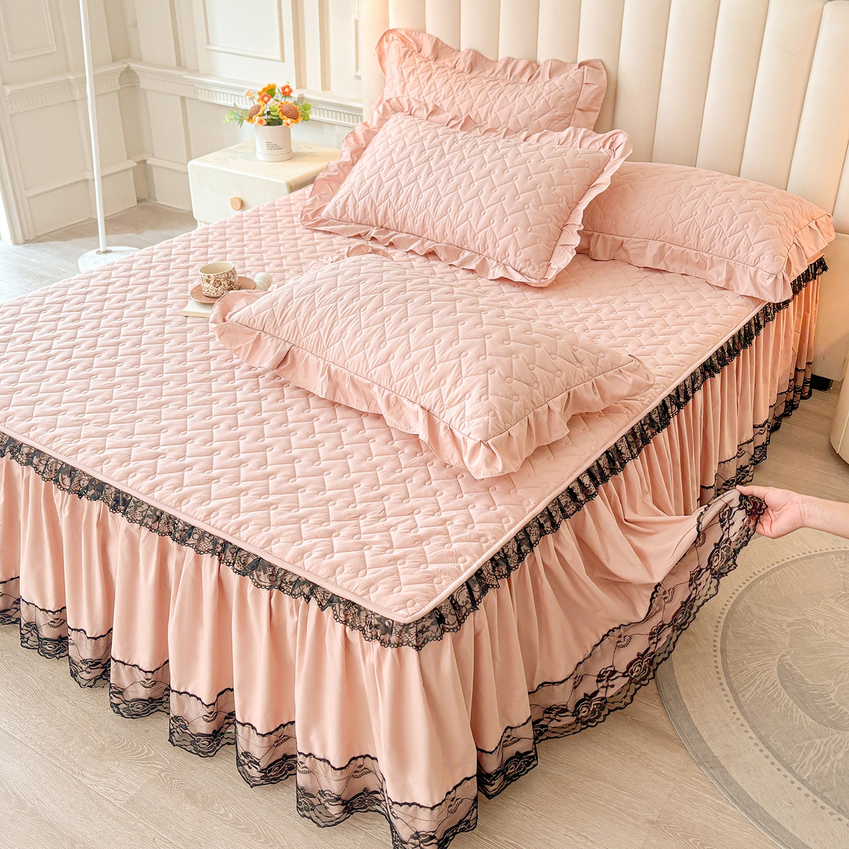 91家纺网 家纺一手货源 找家纺 笠裙家纺 2025新款蕾丝水洗棉夹棉加厚单床裙-繁星 繁星-豆沙