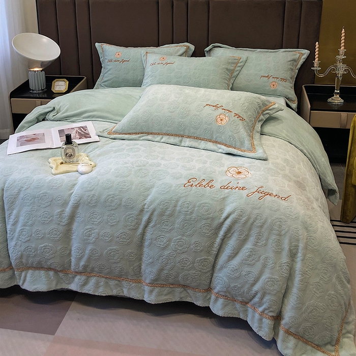 91家纺网 家纺一手货源 找家纺 （总）娇逸家居 2025新款秋冬冰岛浮雕雕花牛奶暖绒刺绣四件套-茶白