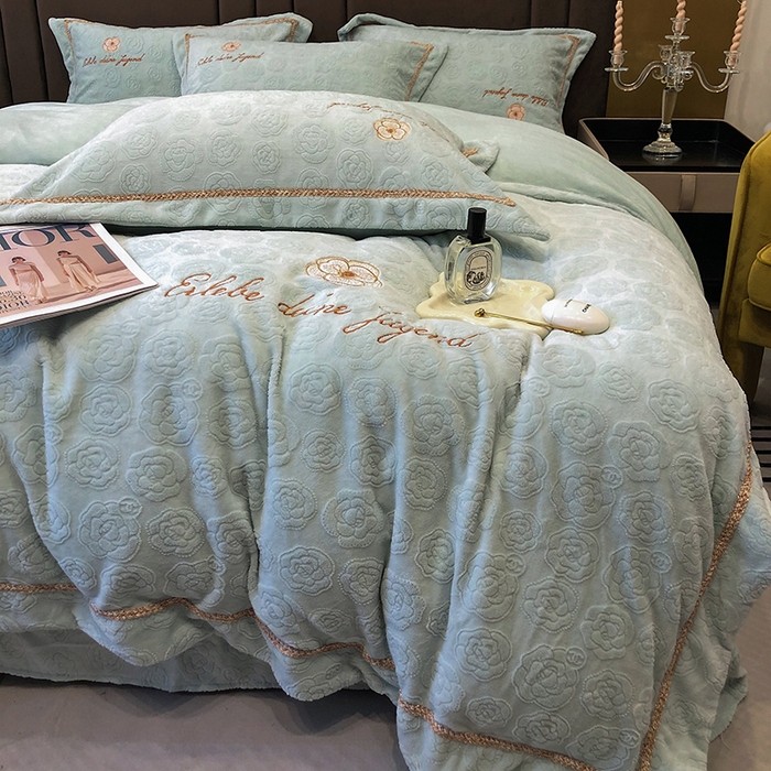 91家纺网 家纺一手货源 找家纺 （总）娇逸家居 2025新款秋冬冰岛浮雕雕花牛奶暖绒刺绣四件套-茶白