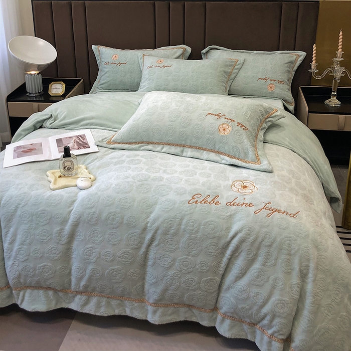 91家纺网 家纺一手货源 找家纺 （总）娇逸家居 2025新款秋冬冰岛浮雕雕花牛奶暖绒刺绣四件套-茶白