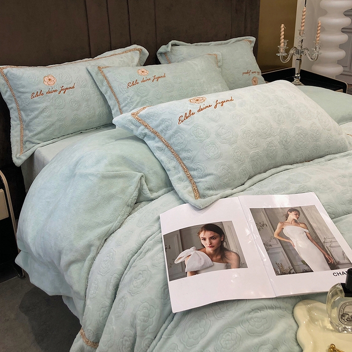 91家纺网 家纺一手货源 找家纺 （总）娇逸家居 2025新款秋冬冰岛浮雕雕花牛奶暖绒刺绣四件套-茶白