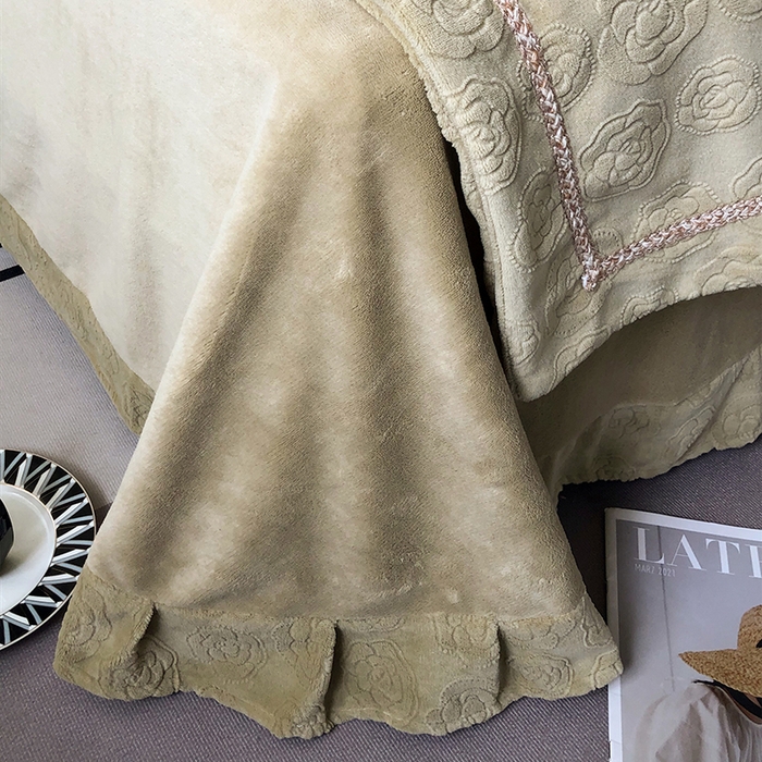 91家纺网 家纺一手货源 找家纺 娇逸家居 2025新款秋冬冰岛浮雕雕花牛奶暖绒刺绣四件套-茶白 茶白-芥黄