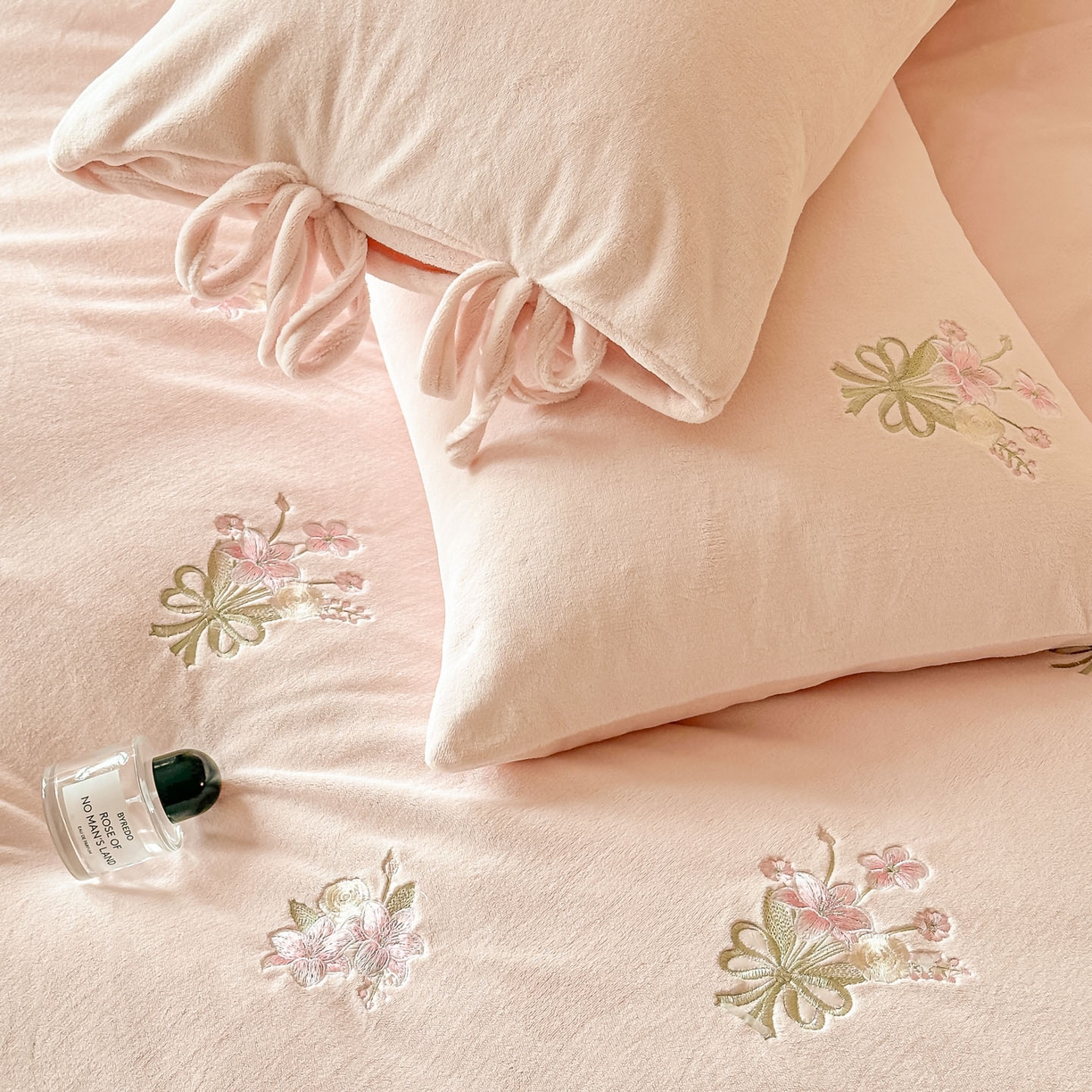 91家纺网 家纺一手货源 找家纺 （总）帝王家纺 2025冬季爆款高克重牛奶绒刺绣四件套-花魁