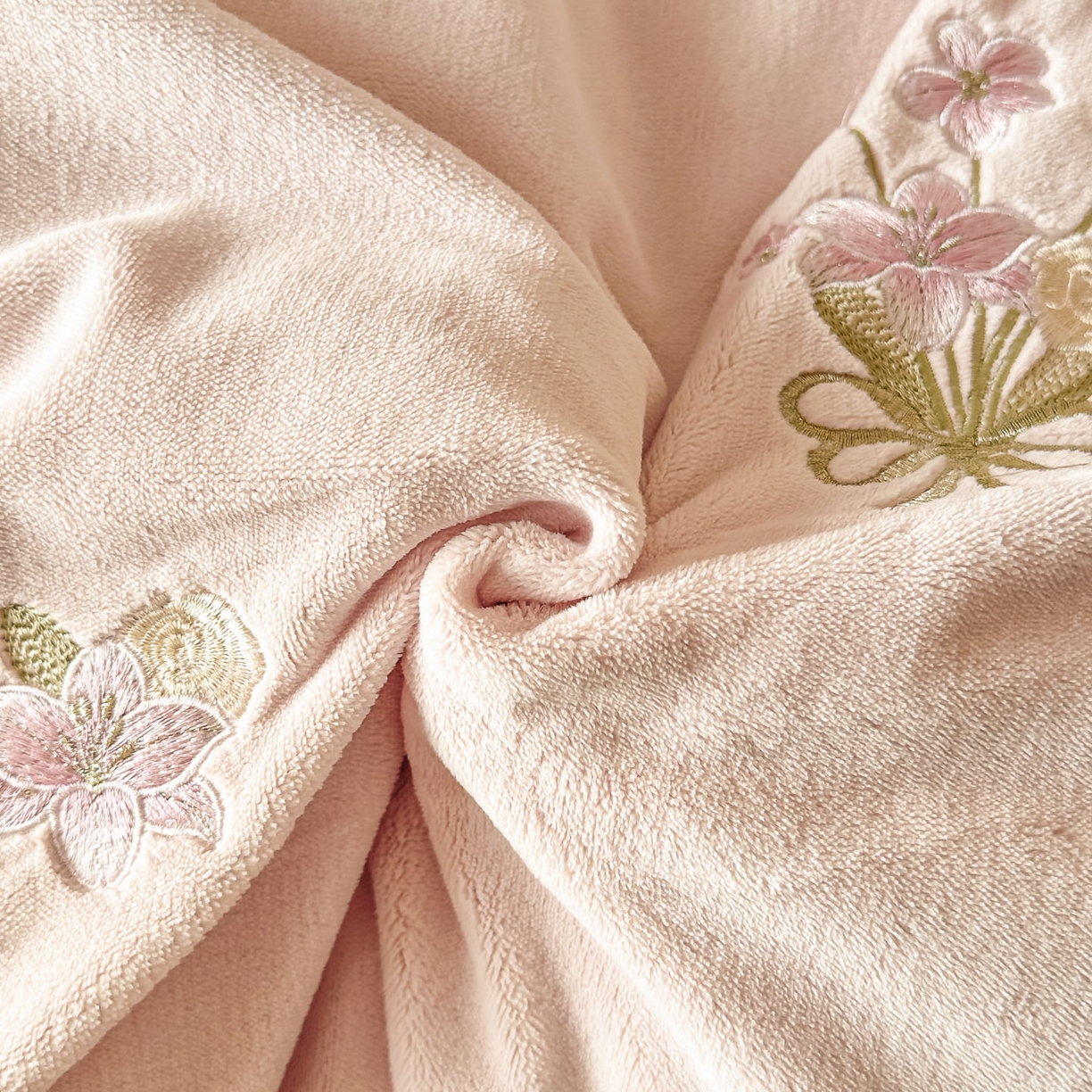 91家纺网 家纺一手货源 找家纺 （总）帝王家纺 2025冬季爆款高克重牛奶绒刺绣四件套-花魁