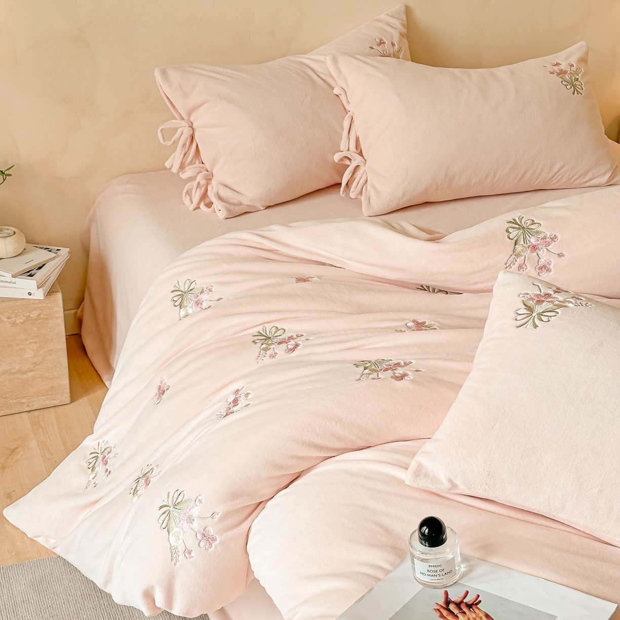 91家纺网 家纺一手货源 找家纺 （总）帝王家纺 2025冬季爆款高克重牛奶绒刺绣四件套-花魁