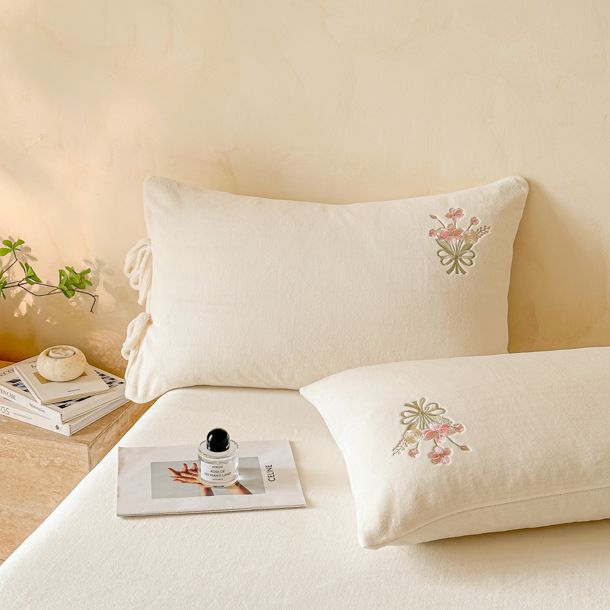 91家纺网 家纺一手货源 找家纺 帝王家纺 2025冬季爆款高克重牛奶绒刺绣四件套-花魁 花魁-白色