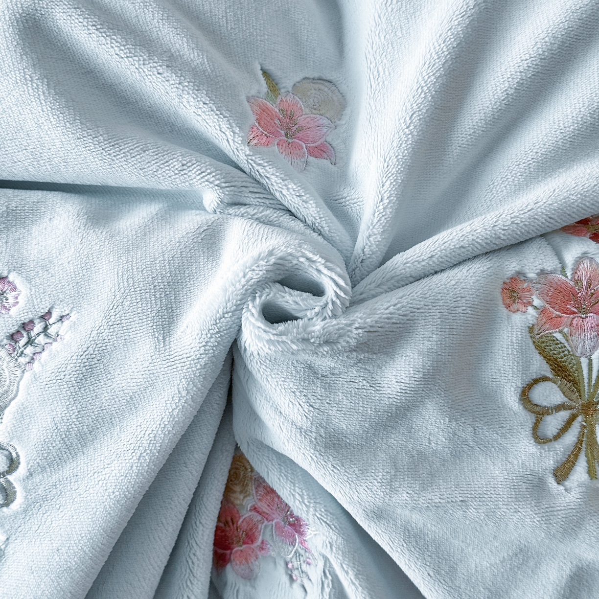 91家纺网 家纺一手货源 找家纺 帝王家纺 2025冬季爆款高克重牛奶绒刺绣四件套-花魁 花魁-蓝