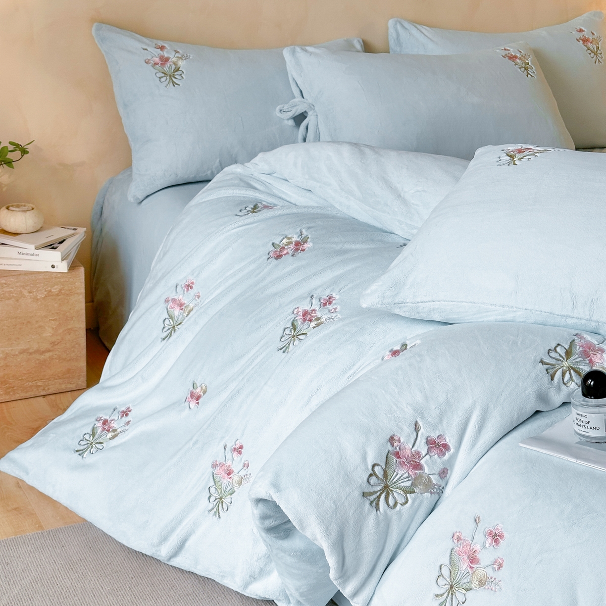 帝王家纺 2025冬季爆款高克重牛奶绒刺绣四件套-花魁 花魁-蓝