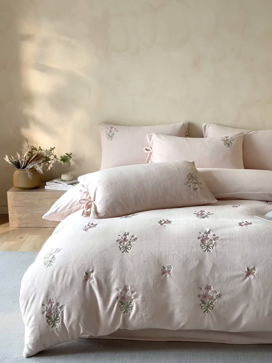 91家纺网 家纺一手货源 找家纺 （总）帝王家纺 2025冬季爆款高克重牛奶绒刺绣四件套-花魁