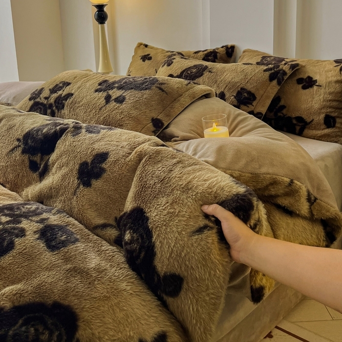 91家纺网 家纺一手货源 找家纺 （总）梦莱斯 2025新款亲肤舒适兔毛印花牛奶绒保暖四件套一美拉德系