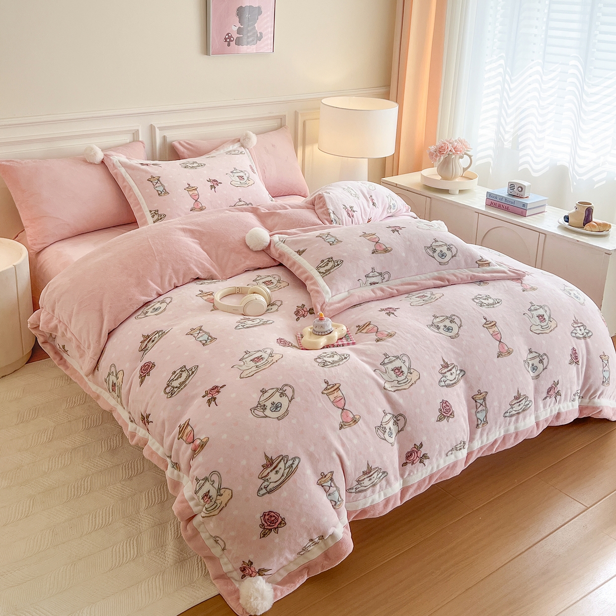 91家纺网 家纺一手货源 找家纺 （总）多乐娜 2025新款高克重260g全消光牛奶绒数码印花法式油画风高端款四件套 （会员-20）控价最低368起